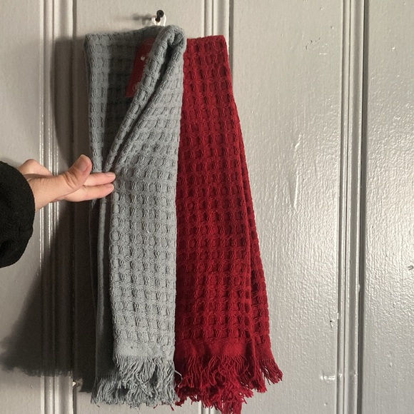 NWT- Gray Making Spirits Bright Farmtruck & Solid Red Waffle Knit- Towels 18x28 - Picture 5 of 17